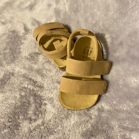GAP Sandals - Picture 2 of 3